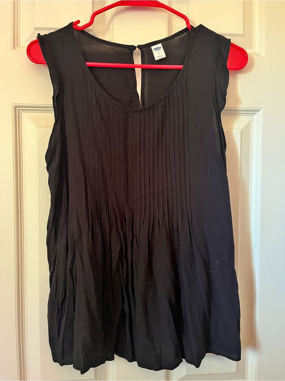 old navy women’s black pleated sleeveless camisole